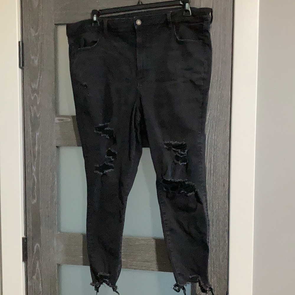 Distressed black skinny size 22 American eagle jeans